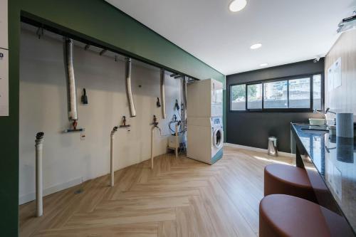 a room with a kitchen with a washer and dryer at Luxurious condo | Budget flat in Sao Paulo