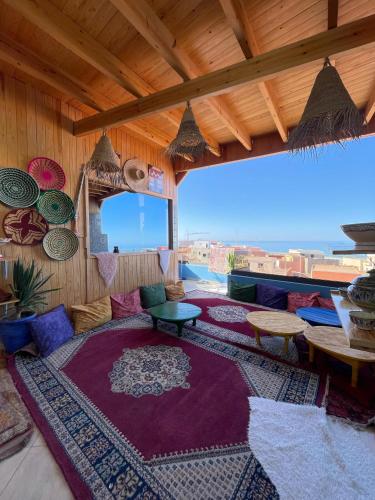 a living room with a large purple rug at imsouane bleu bay house in Imsouane