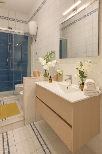 Vacanze Napoli Centrale Spacious 130 sqm 2 Bedrooms 1 Full Bathroom 1 Small Service Bathroom Huge Living Room