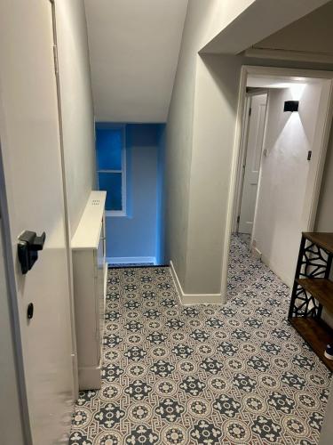 Gambar di galeri bagi Modern Apartment in the heart of Guildford di Stoughton