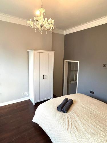 Katil atau katil-katil dalam bilik di Modern Apartment in the heart of Guildford