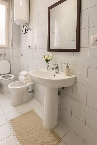 Vacanze Napoli Centrale Spacious 130 sqm 2 Bedrooms 1 Full Bathroom 1 Small Service Bathroom Huge Living Room