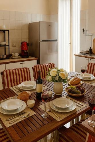 Vacanze Napoli Centrale Spacious 130 sqm 2 Bedrooms 1 Full Bathroom 1 Small Service Bathroom Huge Living Room