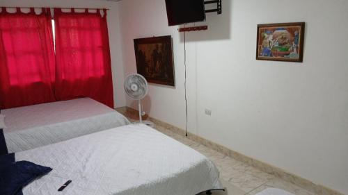 Katil atau katil-katil dalam bilik di Villa Lucerito