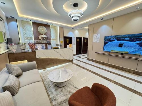 a living room with a couch and a flat screen tv at فندق روابي جاردن إن ابها Rawabi Garden In ABHA Hotel in Abha