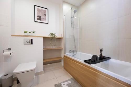 Koupelna v ubytování 1BR River View - Parking - Sleeps 4