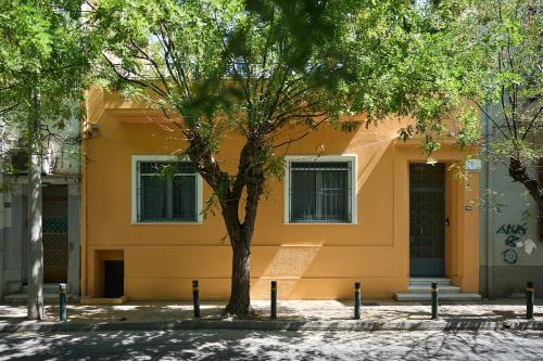 Elegant flat with garden an urban oasis in Athens