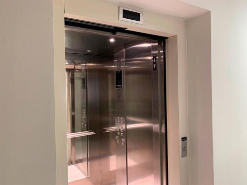 a glass shower in a bathroom with a mirror at LUXURY CAYMA 2 - Impresionante vista a la campiña sin salir de la ciudad in Arequipa