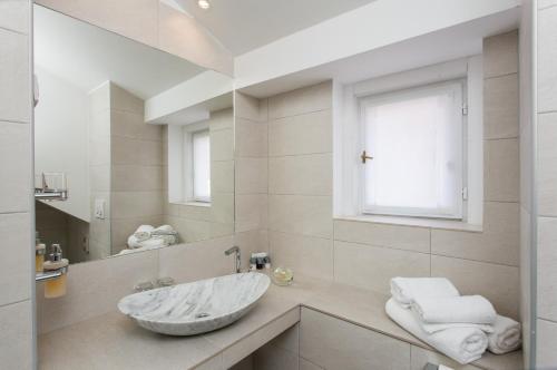 Ένα μπάνιο στο Klarisa Palace Rooms