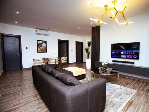 Μια τηλεόραση ή/και κέντρο ψυχαγωγίας στο 2 bedroom at Diz Eden