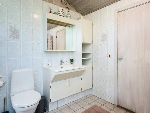 a bathroom with a toilet and a sink at Luxury Spa Retreat in Blavand - By Traum Ferienwohnungen in Blåvand