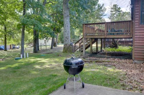 Kemudahan BBQ tersedia untuk tetamu di rumah percutian