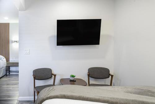 Sedona Uptown Suitesにあるテレビまたはエンターテインメントセンター