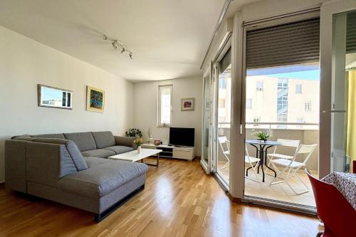 Apartments with parking space Makarska - 13871