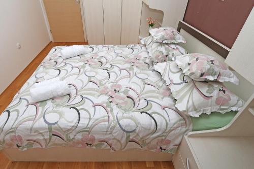 Apartments with parking space Makarska - 13871