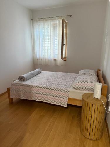 Apartments with parking space Supetar, Brac - 20219