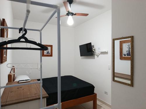 Postel nebo postele na pokoji v ubytování APTO PRAIA UBATUBA - Lindo e Equipado! Internet 400mb e 3 Tvs - Completo! TV a Cabo