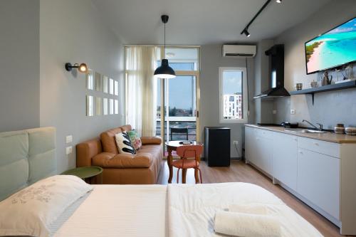 Cuina o zona de cuina de Compact studio chic design