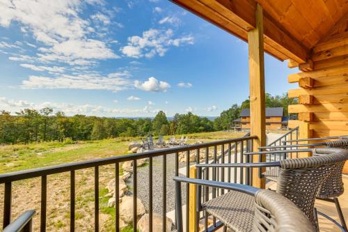 Imagen de la galería de Hot Tub and Game Room Mtn Cabin in Deep Creek Lake, en Hoyes Run