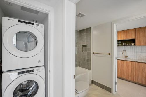 NEW Luxury Bay View Downtown 1 Bedroom photo 39