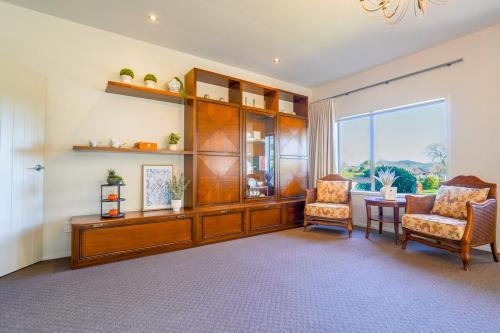 Η κουζίνα ή μικρή κουζίνα στο Stunning and Spacious 5-Bedroom Home in Rotorua