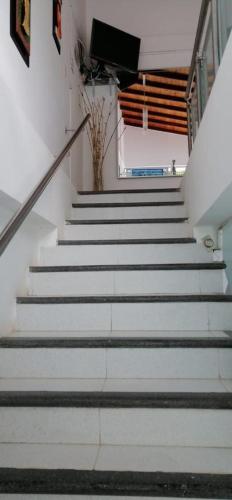 a set of stairs in a building with a vase at Hotel Santiago Plaza Acandí in Acanti