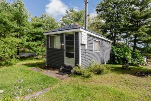 Сад в Lakeview Cabin in Georgian Bay - Rockwood #1