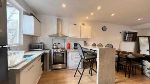 Η κουζίνα ή μικρή κουζίνα στο CASA R4NCH OxAPAMPA