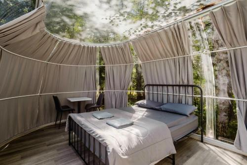Ένα ή περισσότερα κρεβάτια σε δωμάτιο στο Studio Capsule Sand Bay #16