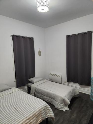 Una cama o camas en una habitación de Campbellton Castles