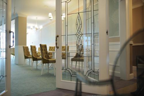 a dining room with a table and chairs at Hotel Splendid 1900 in Craiova