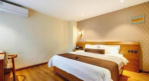 a bedroom with a large bed in a room at James Joyce Coffetel Qufu Tourist Center Gulou Street Sankong Scenic Spot in Jining
