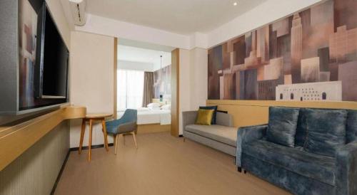 a living room with a couch and a television at City Comfort Inn Liuzhou Wuling Liutai Road in Liuzhou