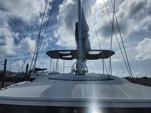 Φωτογραφία από το άλμπουμ του Spacious 52' Sailboat | 6 Cabins | Dockside Escape σε Stock Island