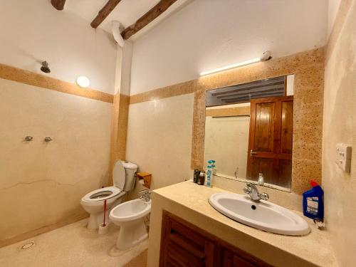 Ένα μπάνιο στο Silver Residence Apartments by MOKAWA