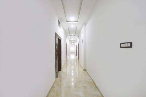 バラナシにあるFabHotel Varanasi Suitesのギャラリーの写真