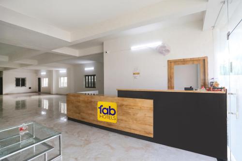 FabHotel Varanasi Suitesのロビーまたはフロント