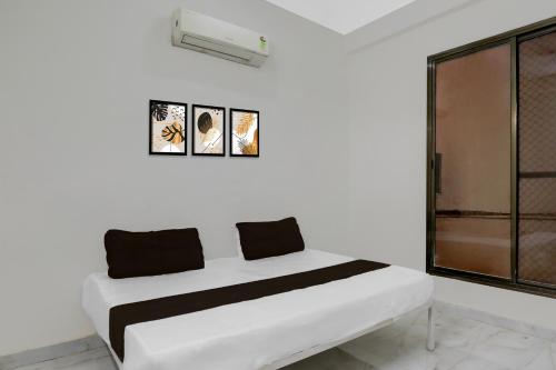Cama o camas de una habitación en SPOT ON New Pandey Ji Gest House