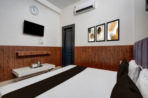 Postel nebo postele na pokoji v ubytování SPOT ON Hotel Mezbaani