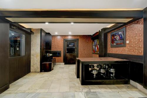 a lobby with a bar in the middle of a room at Townhouse Hotel Bhopal Station Inn in Bhopal