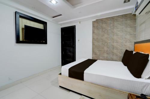Postel nebo postele na pokoji v ubytování Townhouse Hotel Bhopal Station Inn