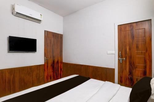 TV a/nebo společenská místnost v ubytování Hotel O Square Residency