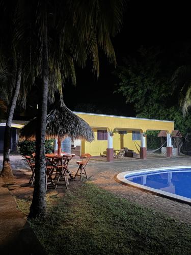 La alberca dentro o cerca de Guest House Veracruz