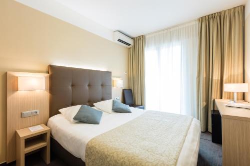Hôtel Rotonde Aix-en-Provence centreにあるベッド