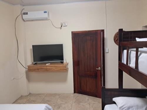 Una cama o camas en una habitación de PiscinaCascolHostal