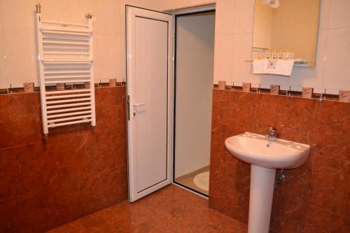 Ένα μπάνιο στο Guest House Secession Style