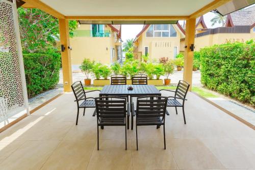 Κήπος έξω από το Blue Haven Bay Villa 21C
