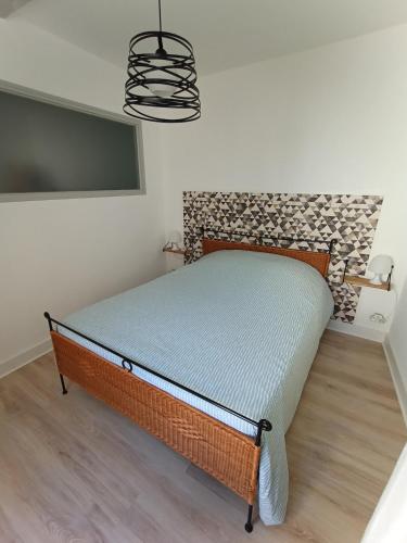 Postel nebo postele na pokoji v ubytování L'escale Cavaillonnaise