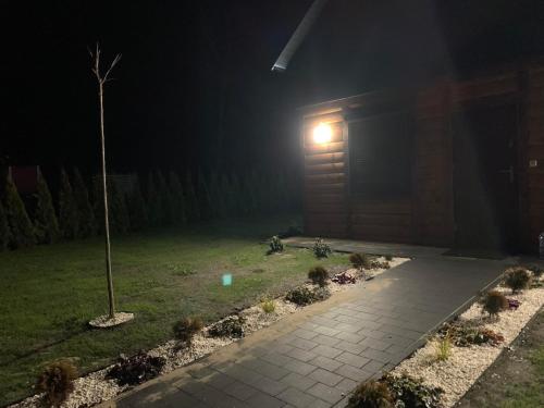 a light in the middle of a yard at night at Domki nad stawem nr2 