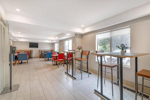 a waiting area with tables and chairs in a waiting room at Keene Elm City Hotel, an Ascend Collection Hotel in Keene